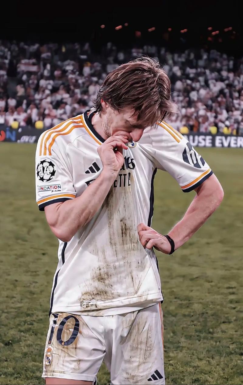 米体：莱奥两个儿子将观看米兰德比，这是他们第一次现场观赛